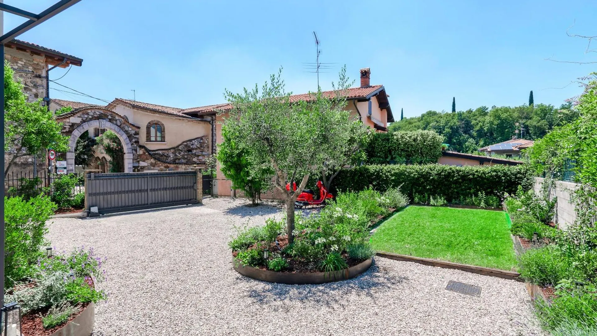 Stylish Holiday Home - P R A T E L L O Padenghe sul Garda Villa