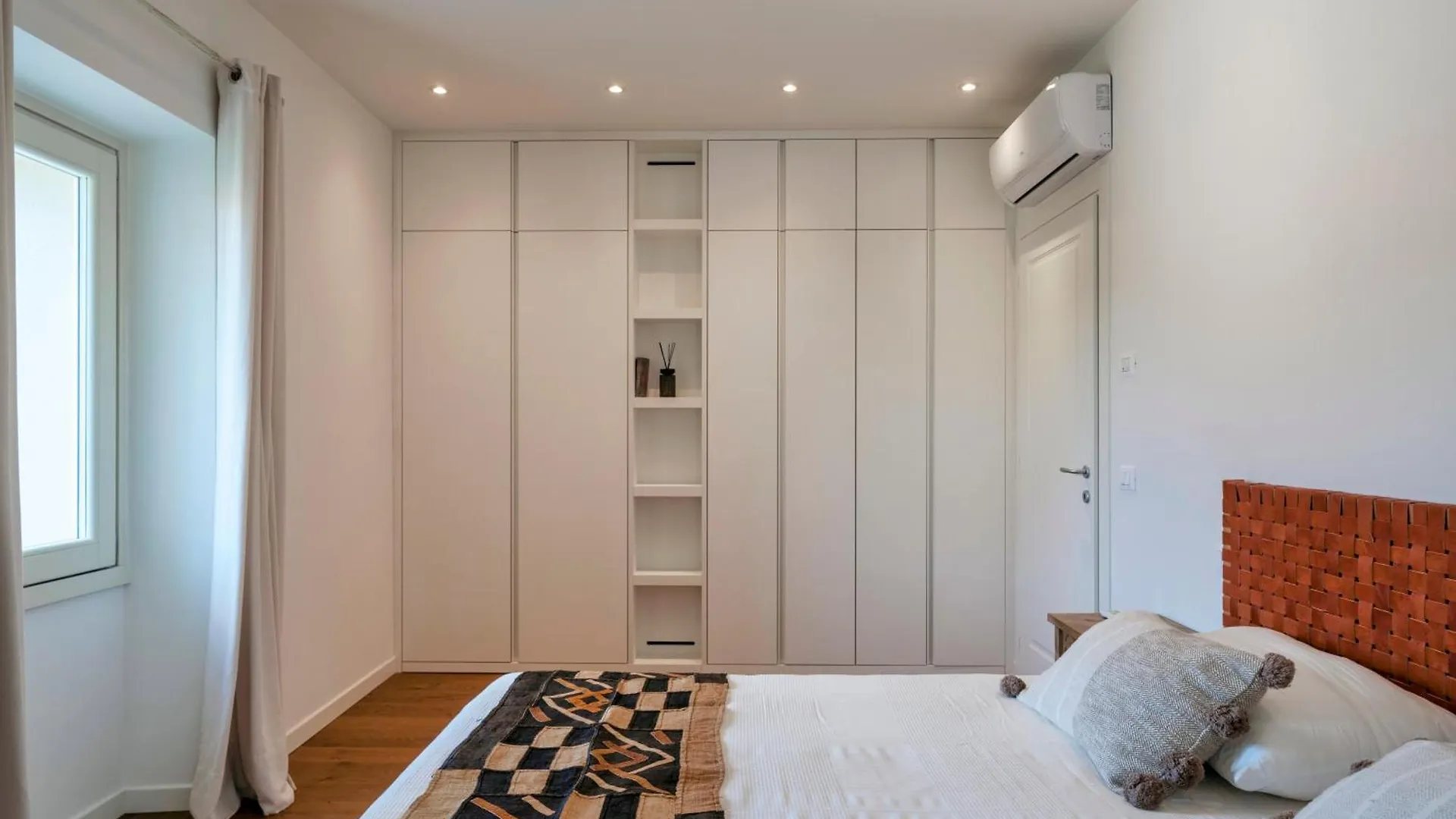 Stylish Holiday Home - P R A T E L L O Padenghe sul Garda Italy