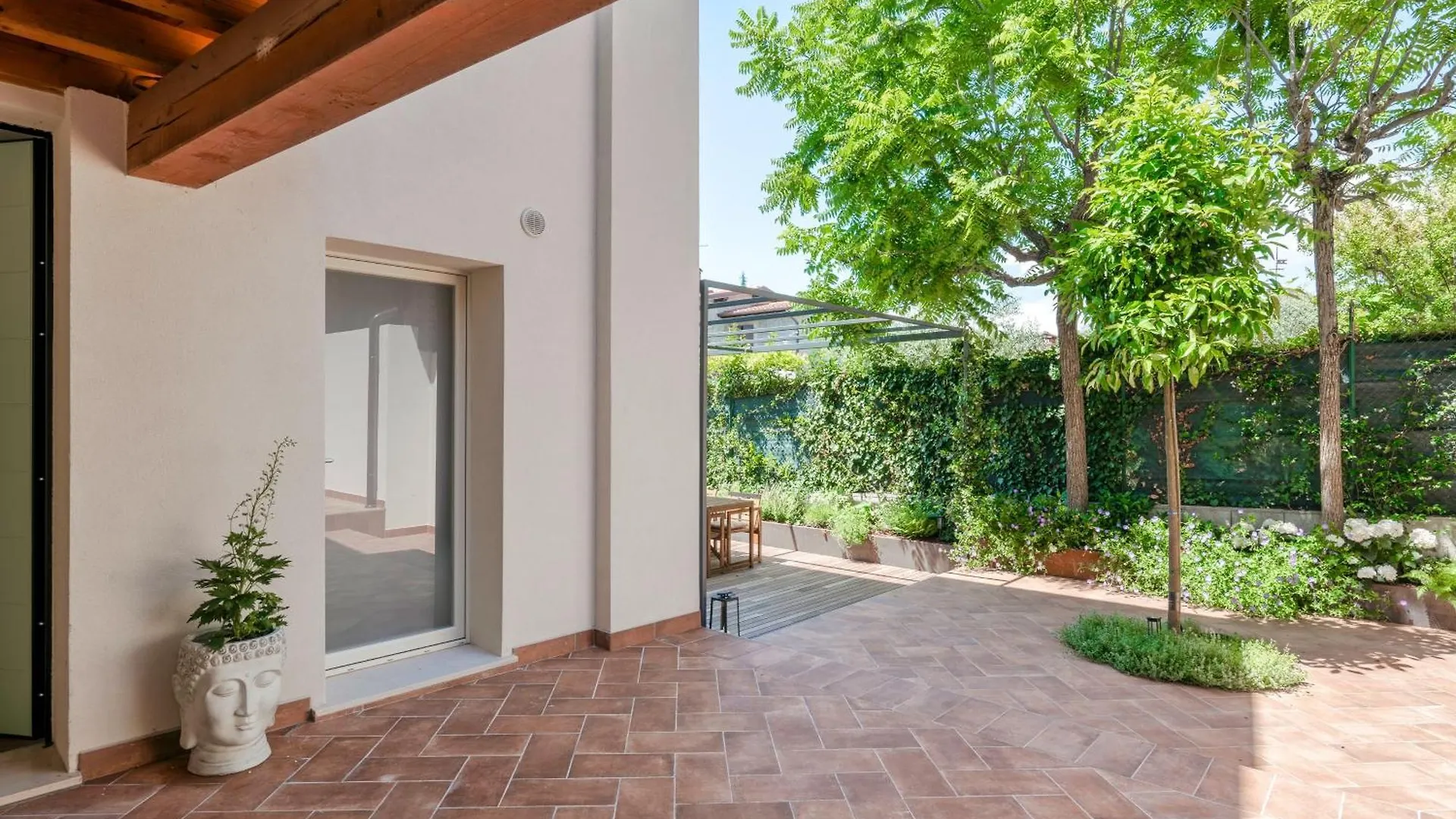 Stylish Holiday Home - P R A T E L L O Padenghe sul Garda Italy